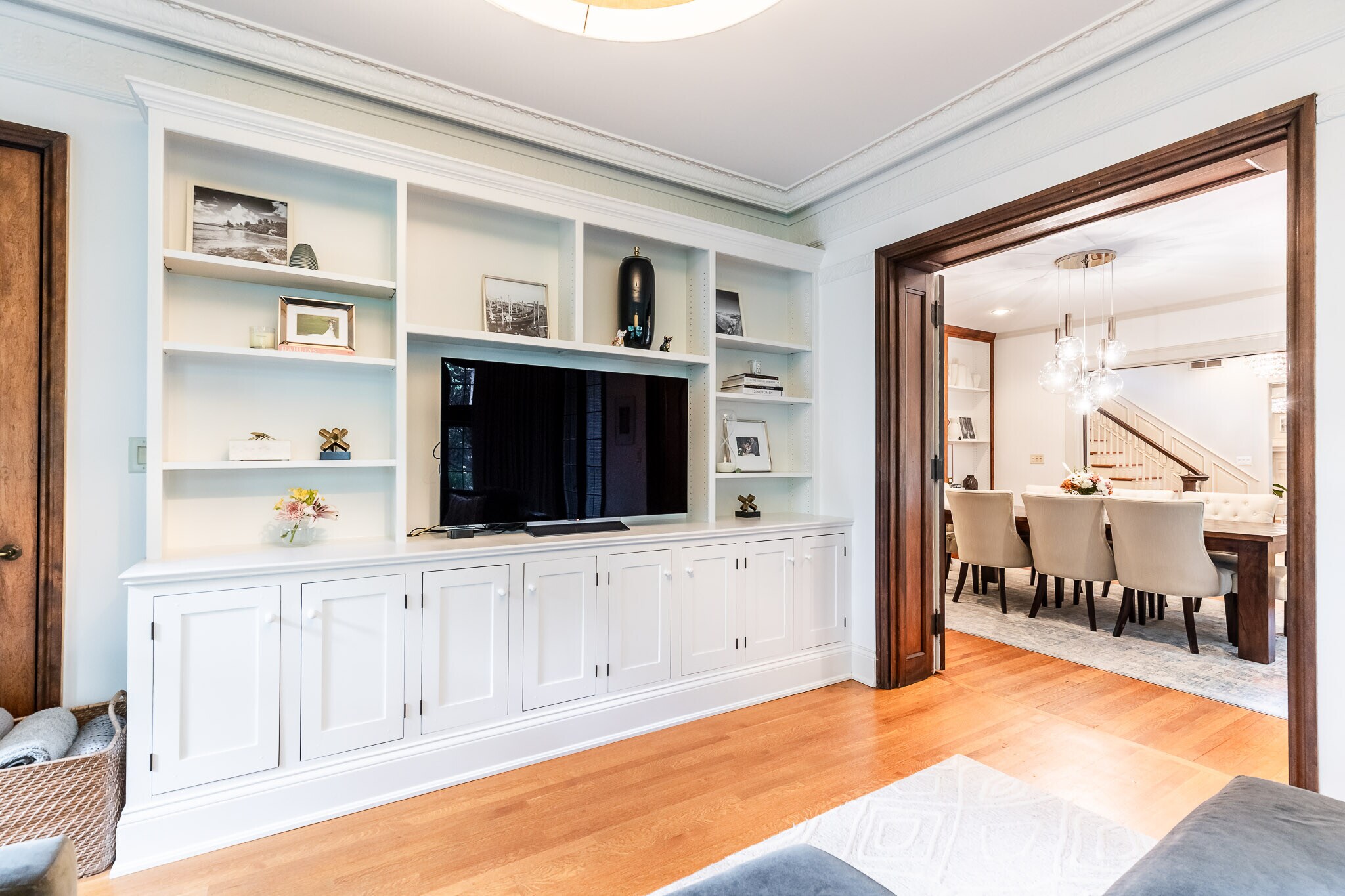 Built-in closup. - 4061 Beechwood Ave