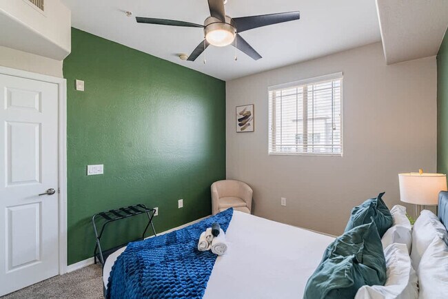 Building Photo - 1275 E University Dr