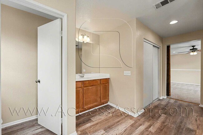 Building Photo - Inviting 4-Bed, 3-Bath Home In Sunny Winchester!