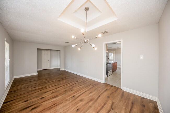 Building Photo - 451 Gentilly Dr