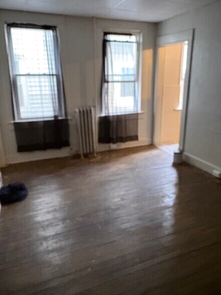 Building Photo - 121 Ferdinand St