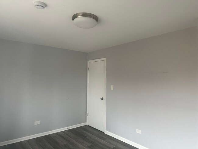 Building Photo - 8805 N Dee Rd