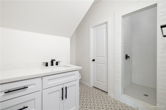 Building Photo - 15 Cassandra St