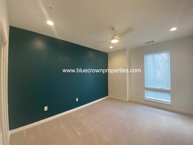 Building Photo - 1245 Gano St