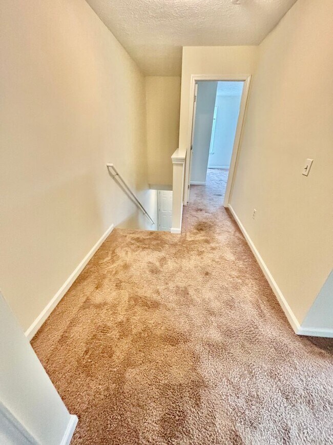 Building Photo - 2 Bedroom Townhouse in Richmond!