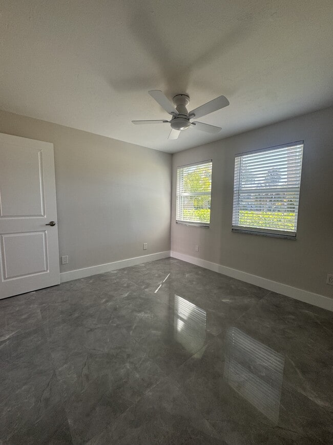 Building Photo - 637 12th Ave S