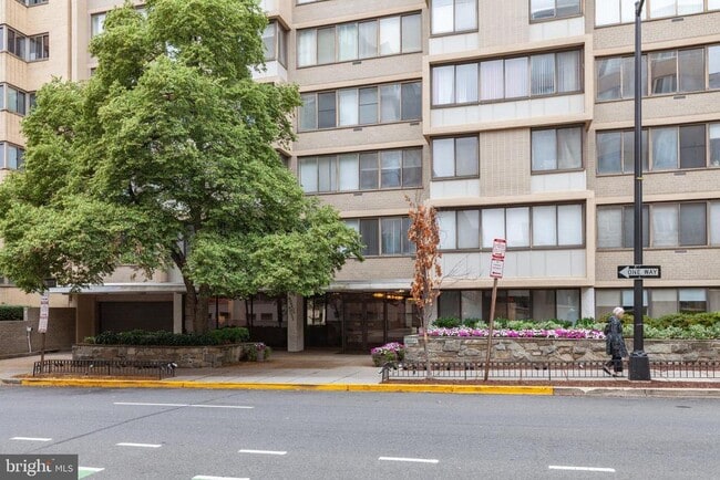 Building Photo - 522 21st St NW