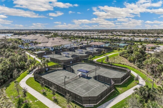 Building Photo - 12349 Dahlia Ct