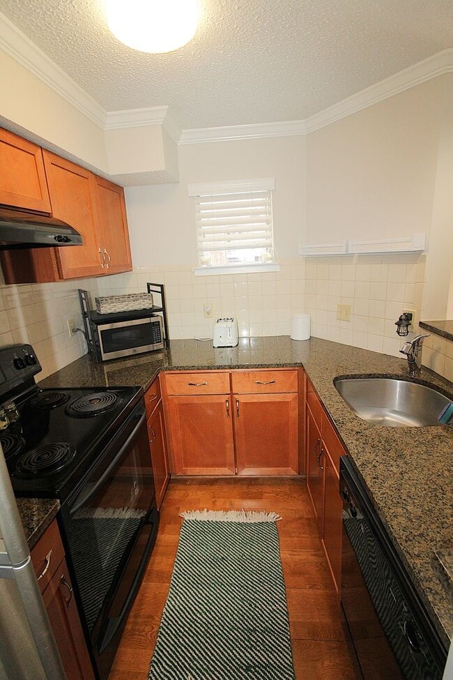 Building Photo - Furnished Elizabeth Condo!