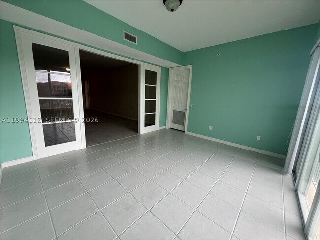 Building Photo - 5 FL-5