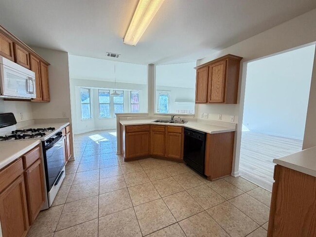 Building Photo - 1913 Overland Dr