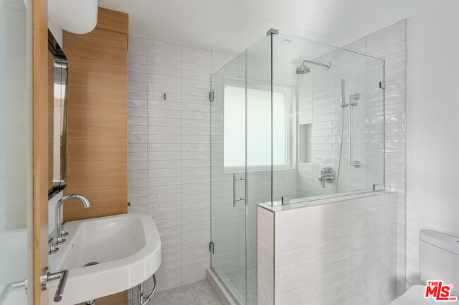 Building Photo - 500 Amalfi Dr