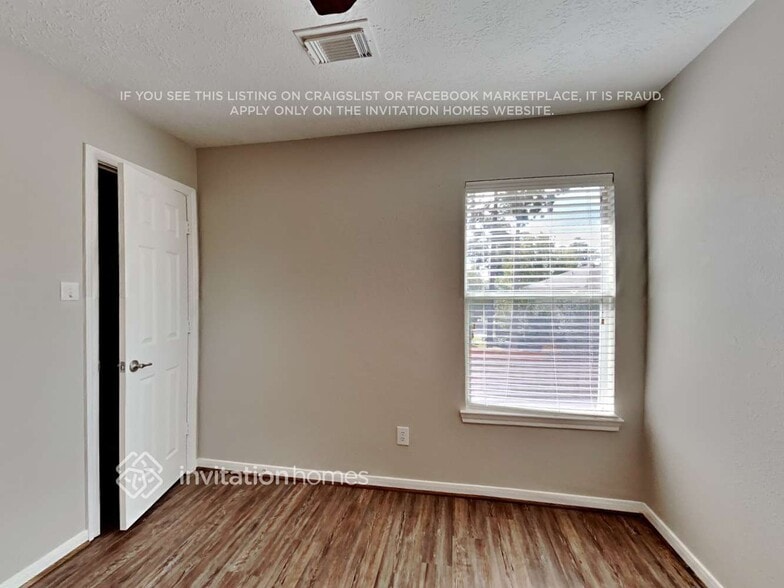 Building Photo - 38 N Spinning Wheel Cir