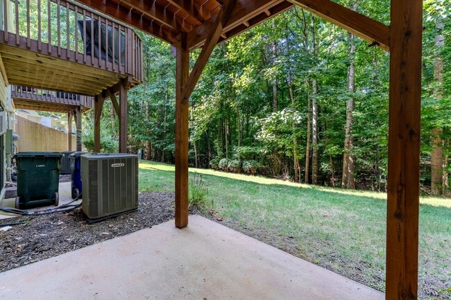 Building Photo - Spacious Townhome with Finished Basement -...