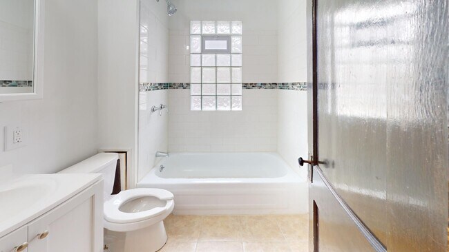 Building Photo - 2 bedroom/1 bath (upper unit)- 1ST MONTH FREE IF LEASE SIGNED BY 10/15