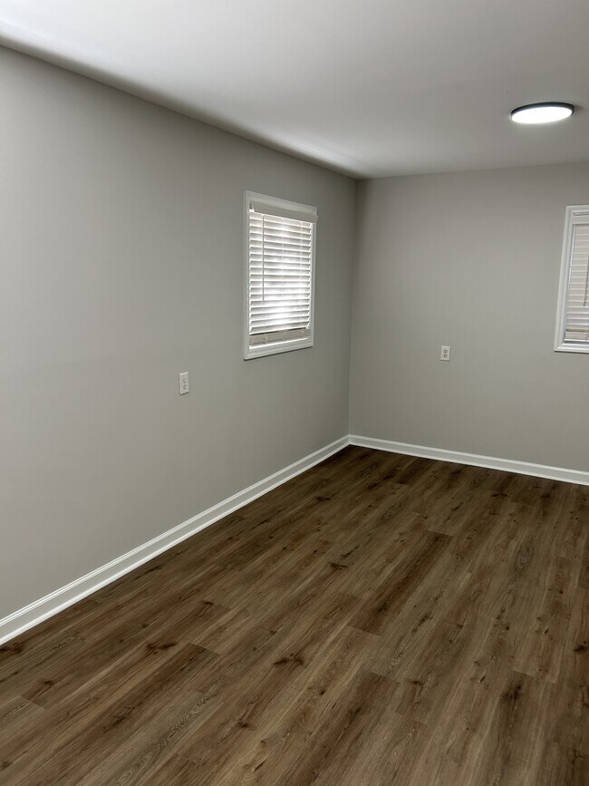 Building Photo - 702 62nd Ave N