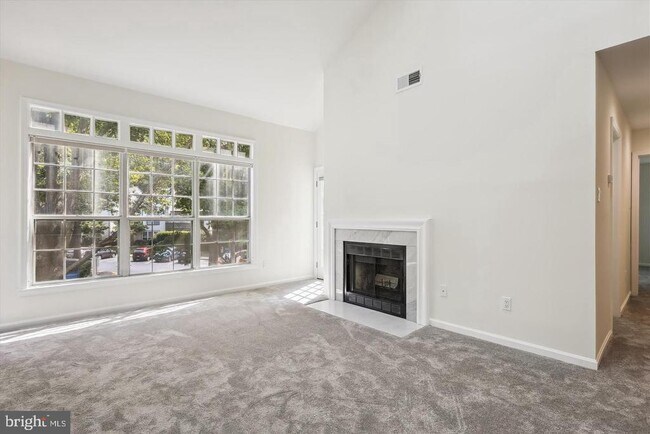 Building Photo - 2224 Springwood Dr