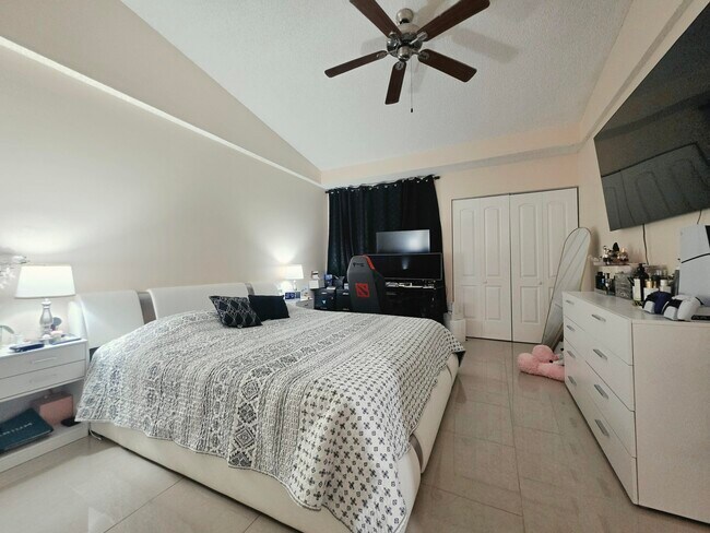 Building Photo - 641 Lyons Rd