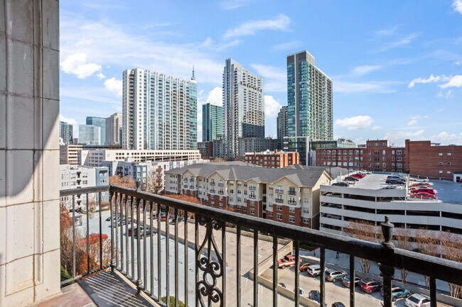 Building Photo - "Modern Comfort Awaits: Spacious 2-Bed, 2-Bath Condo with Elegance in the Heart of Atlanta"