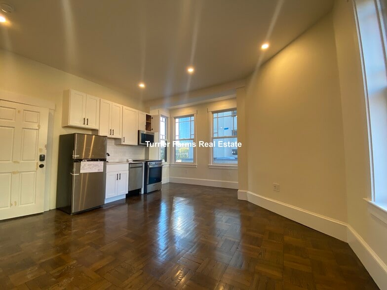 Building Photo - 261B W Newton St