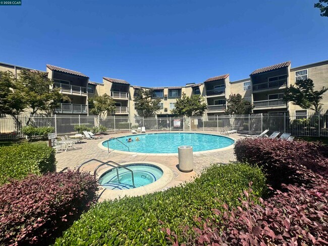 Building Photo - 1085 Murrieta Blvd