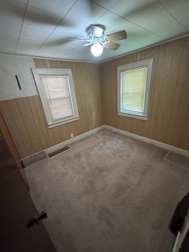 Building Photo - $1400 - 2 Bed 1 Bath House
