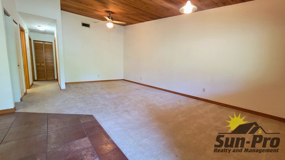 Building Photo - 1668 Spring Garden Ct