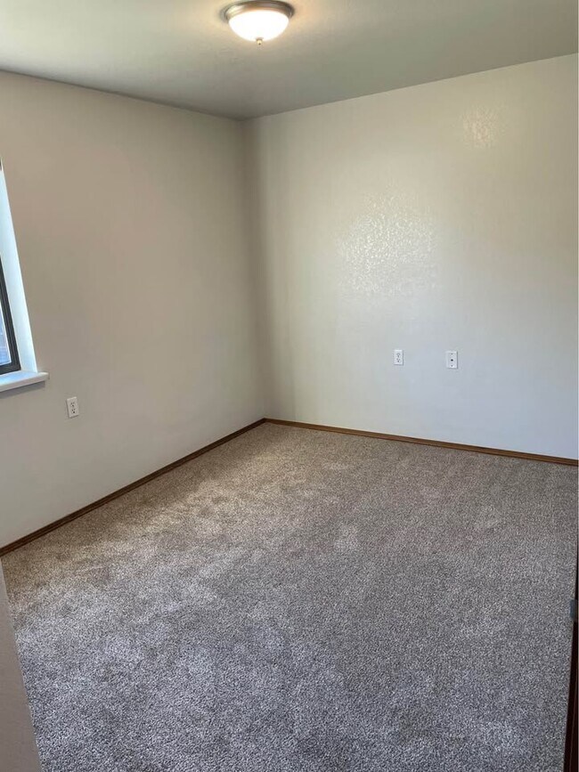 Building Photo - 2745 Glen Creek Pl