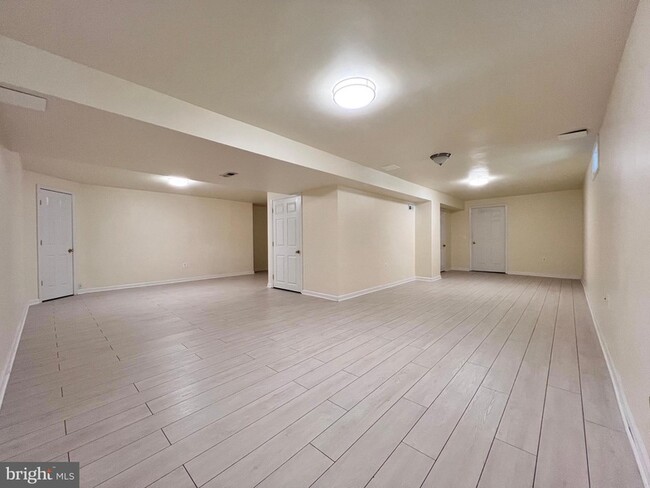 Building Photo - 8596 Trail View Dr