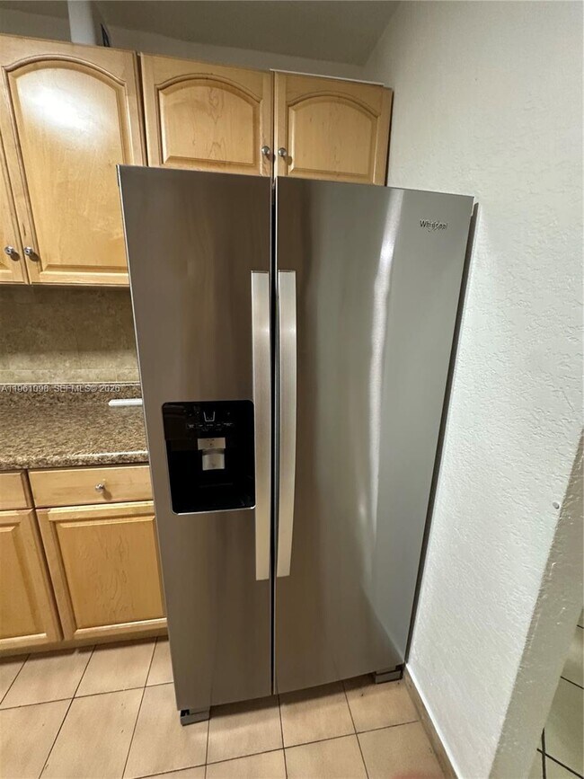 Building Photo - 200 W 53rd Terrace