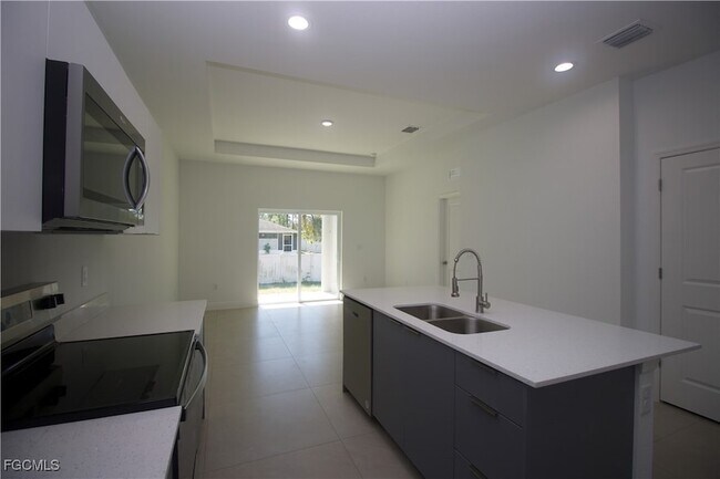 Building Photo - 1262 Milwaukee Blvd