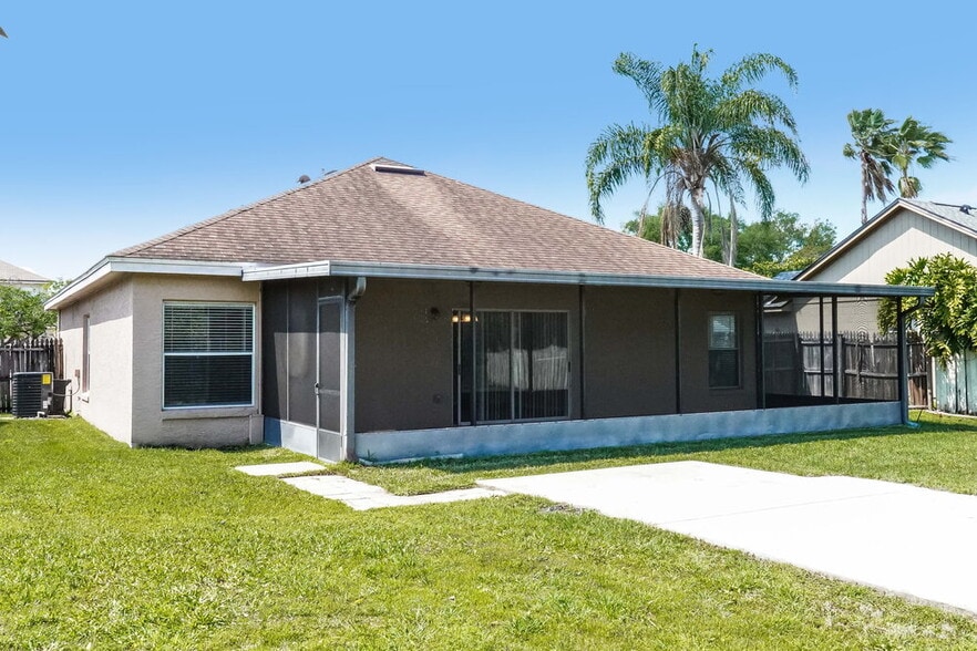 Building Photo - 1917 Excalibur Dr