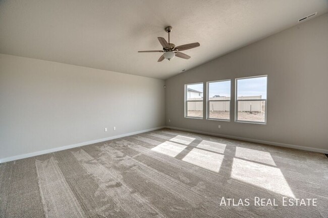 Building Photo - 3541 W Remembrance Dr