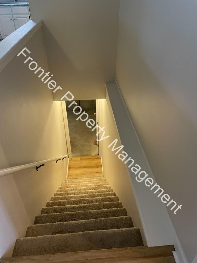 Building Photo - 2116 Doe Run Dr