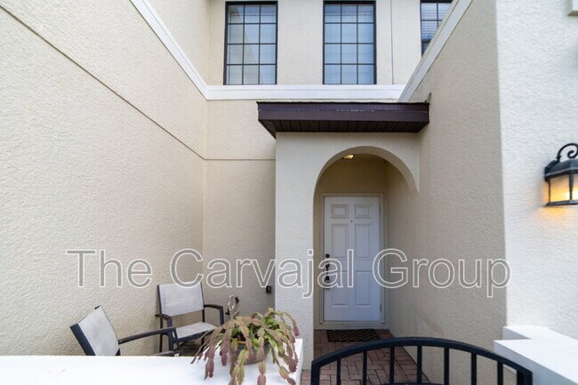 Building Photo - 2210 Seven Oaks Dr