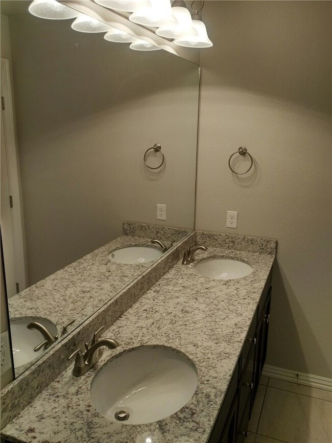 Building Photo - 2727 W Kilimanjaro Way