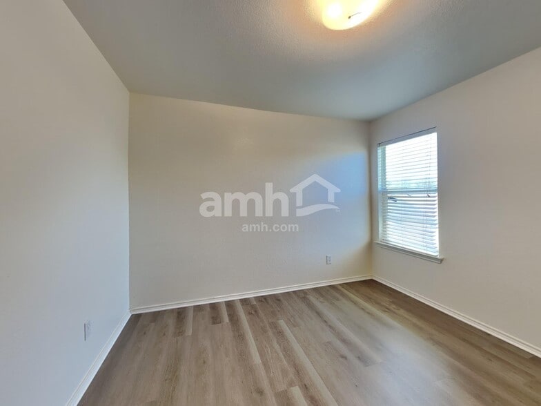 Building Photo - 1137 Boxwood Dr