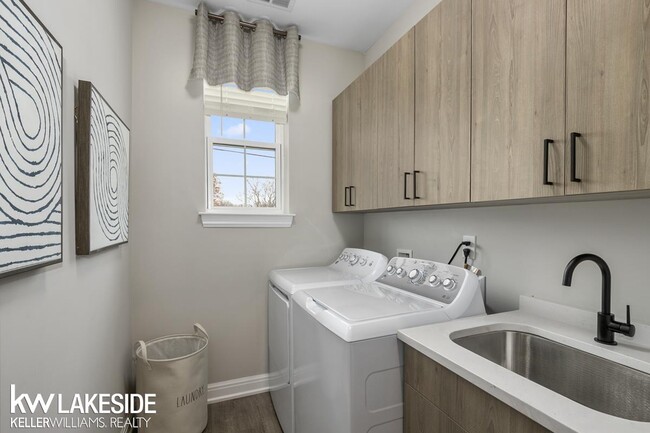 Building Photo - 1550 Tribute Dr