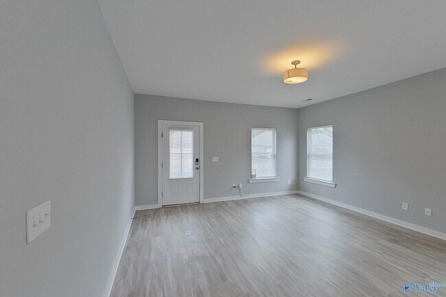Building Photo - 520 White Oak Cir