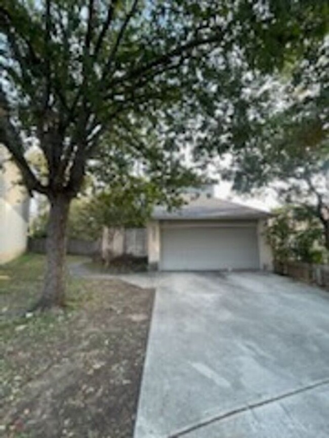 Building Photo - Beautiful remodeled 3 bed 2.5 bath