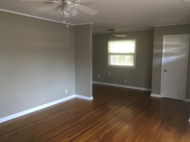 Building Photo - 3bed/1bath Home close to Annie Camp Junior...