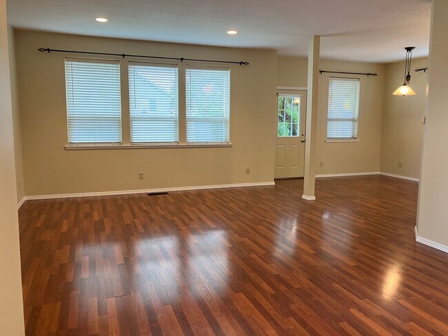 Building Photo - *$1,000 Off 1st Month's Rent!* Well-Kept Three Bedroom Home in West Salem