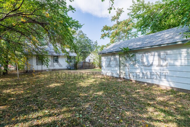 Building Photo - 1532 S Edwards St