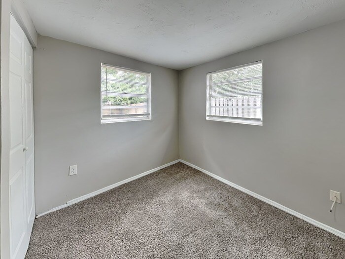 Building Photo - 802 Lincoln Ave