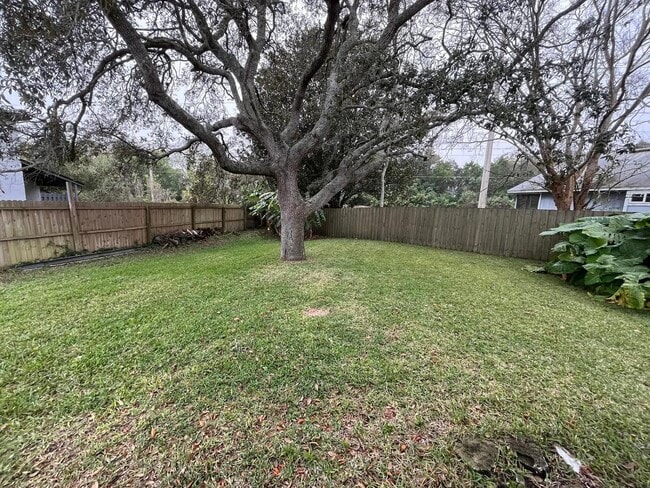 Building Photo - 224 Vista Grande Dr