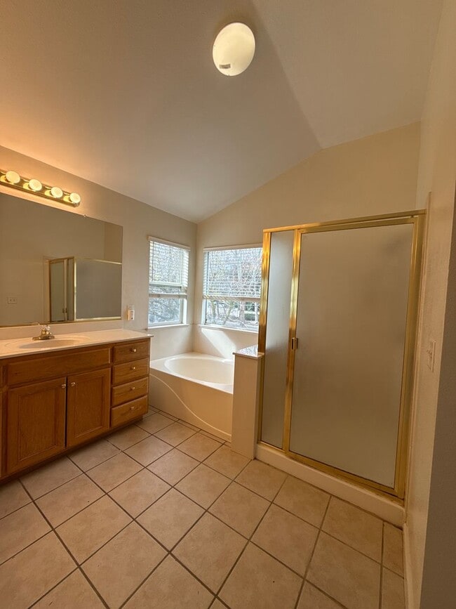 Building Photo - 6 Bed / 4 Bath Gated Brookside Home – Lincoln Unified Schools