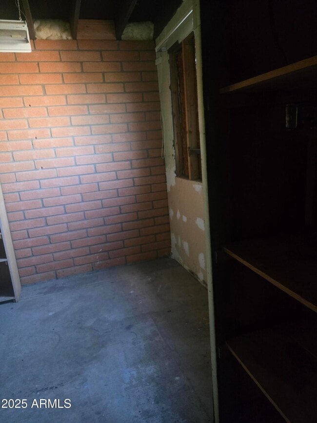 Building Photo - 2000 E Santa Maria Dr
