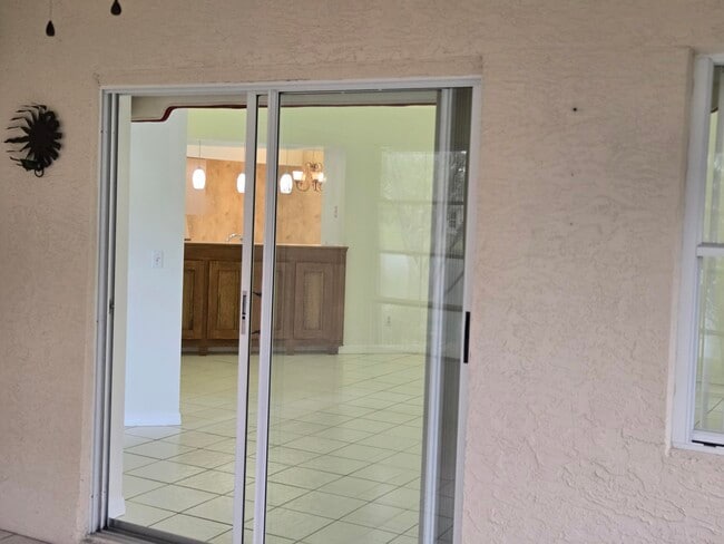 Building Photo - 4234 SE Home Way