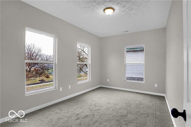 Building Photo - 942 Jefferson Ave