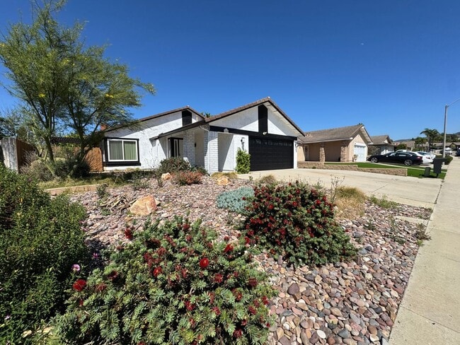 Building Photo - 4 bedroom - 2 Bathroom